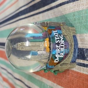 🖼️ Empire State Building Snow Globe